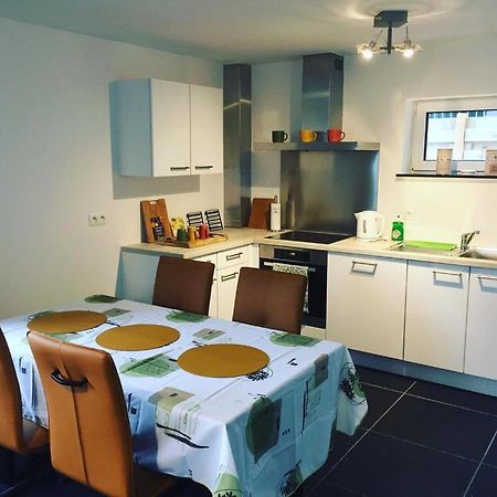 Appartement Duplex Pour 3-4 Personnes A Ciney Exterior photo