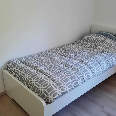 Appartement Duplex Pour 3-4 Personnes A Ciney Exterior photo