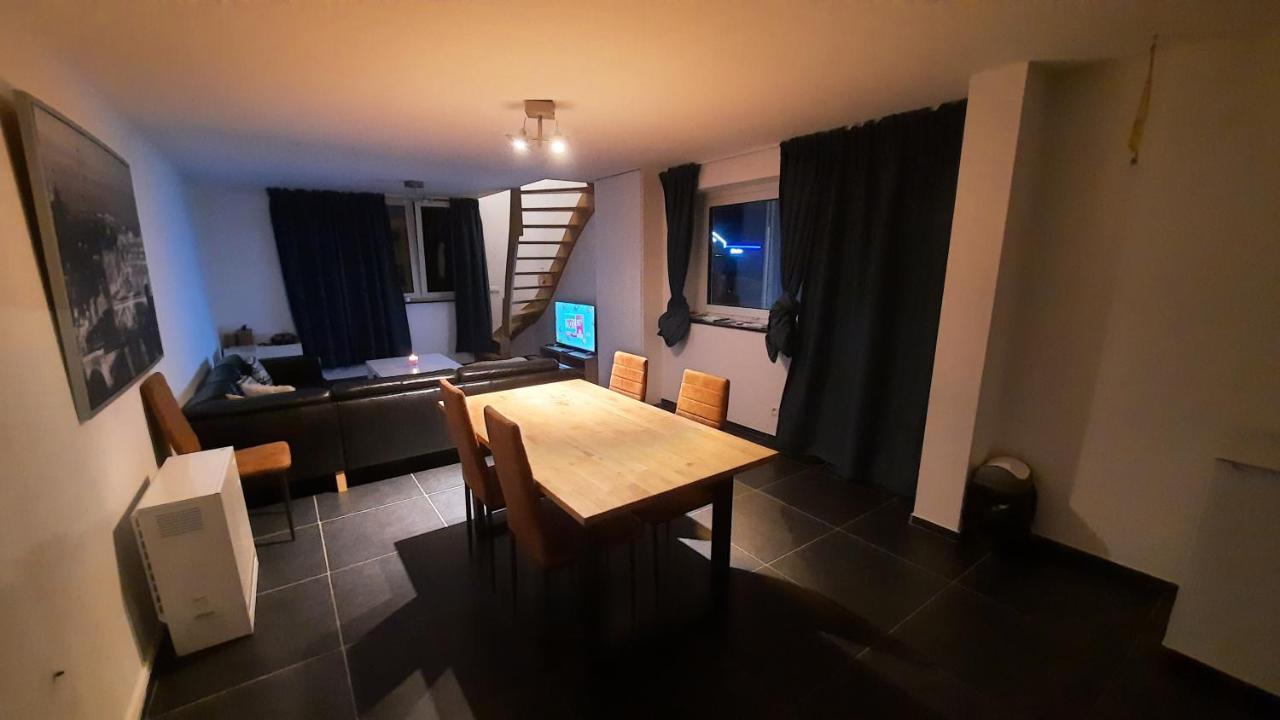Appartement Duplex Pour 3-4 Personnes A Ciney Exterior photo